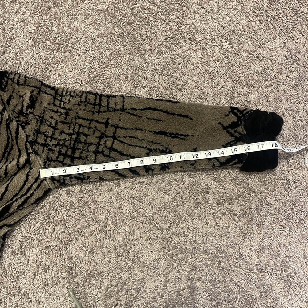Lee Anderson Women's Cardigan - Picture 10 of 10